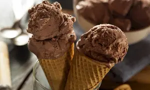 Ile kalorii mają lody czekoladowe? Sprawdź fakty!
