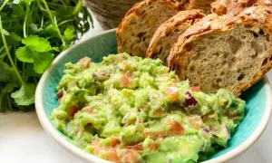Czy guacamole jest zdrowe? Wszystko o korzyściach i wadach tego dipu