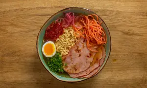 Prosty przepis na ramen z zupki chińskiej – jak zrobić pyszne danie w kilka minut