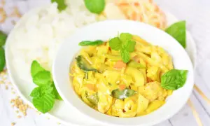 Jakie warzywa do kurczaka curry? Odkryj najlepsze składniki na smak