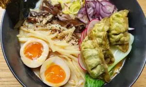 Gdzie zjeść najlepszy ramen? Sprawdź top miejsca i uniknij rozczarowania!