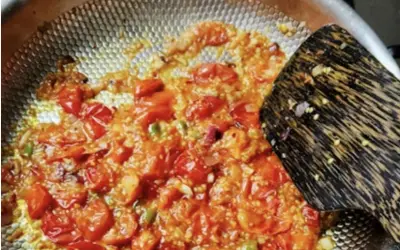 Jak przygotować idealne curry: co podsmaż najpierw, jak „otwierać” przyprawy i nie przesadzić z ostrością