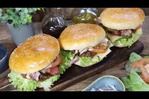 Jak zrobić dobrego hamburgera w domu – proste triki na idealny smak i teksturę