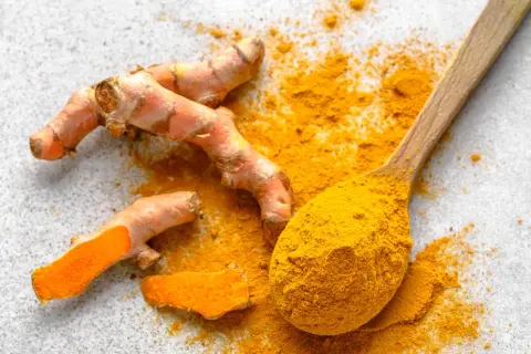 Kurkuma czy curry do rosołu – który wybór zmieni smak zupy?