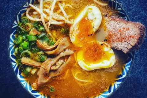 Jak zrobić pyszny ramen w domu – prosty przepis z dostępnych składników