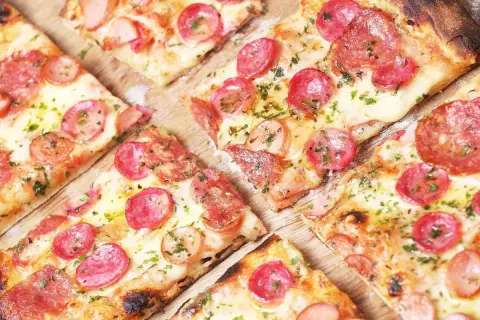 Najlepszy przepis na ciasto na pizzę, który zawsze się udaje