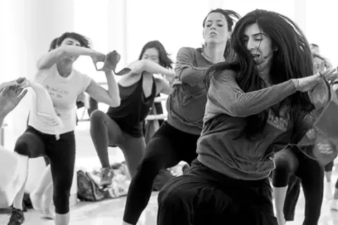 Masala bhangra co to jest? Poznaj energiczny trening z Indiami
