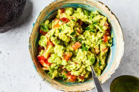 Guacamole z czym jeść? Odkryj pyszne połączenia i przepisy