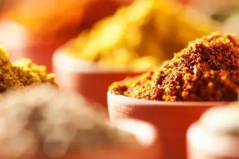 Co to jest masala? Odkryj tajemnice indyjskich przypraw i ich znaczenie
