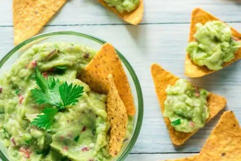 Jak przechowywać guacamole, by nie brązowiało i zachowało świeżość? Sprawdzone metody