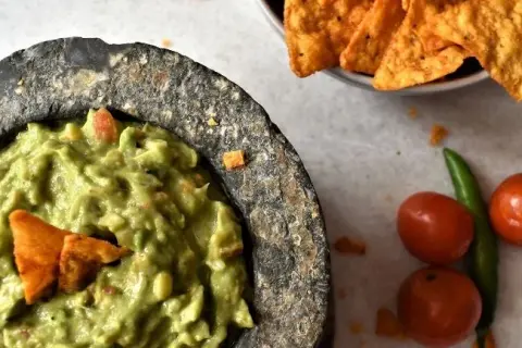 Co to jest guacamole? Poznaj sekrety zdrowego i pysznego dipu