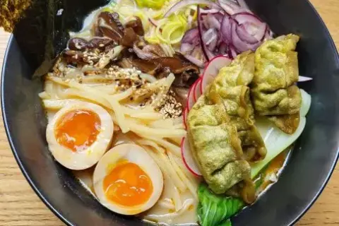 Gdzie zjeść najlepszy ramen? Sprawdź top miejsca i uniknij rozczarowania!