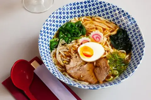 Czy ramen jest zdrowy? Odkryj, co wpływa na jego wartość odżywczą