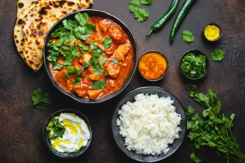Z czym podawać curry, aby zachwycić smakiem i uniknąć nudnych dań