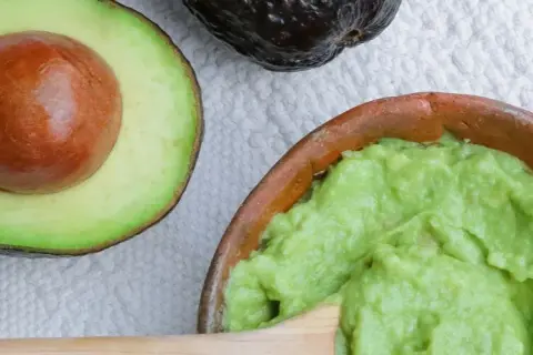 Jak przechowywać guacamole, aby uniknąć psucia i brązowienia