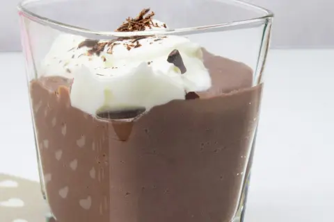 Jak zrobić pudding proteinowy – prosty przepis na zdrową przekąskę bez wyrzeczeń