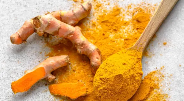 Kurkuma czy curry do rosołu – który wybór zmieni smak zupy?