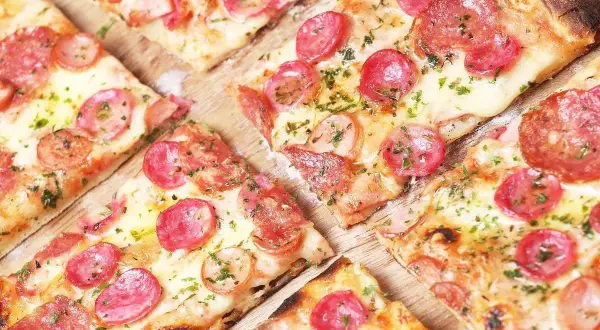 Najlepszy przepis na ciasto na pizzę, który zawsze się udaje