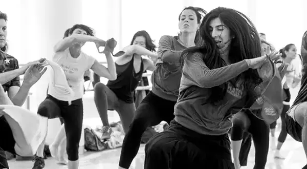 Masala bhangra co to jest? Poznaj energiczny trening z Indiami