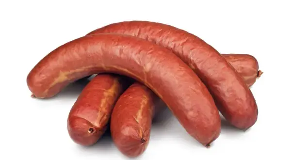 Jak piec kiełbasę w piekarniku, by była soczysta i aromatyczna
