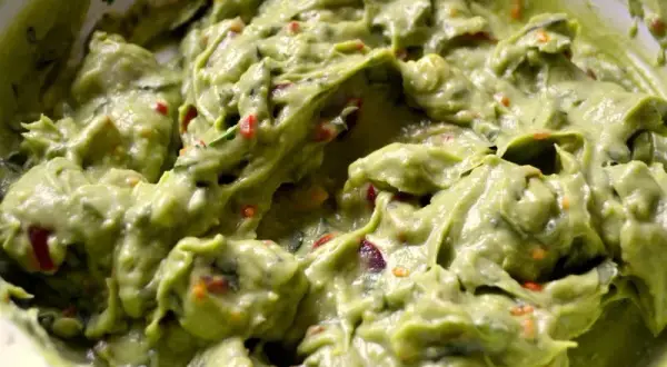 Pasta guacamole do czego? Odkryj zaskakujące połączenia smaków