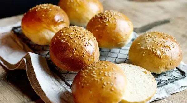 Gdzie kupić bułki maślane do burgerów? Sprawdź najlepsze opcje