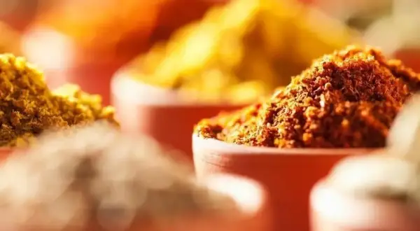 Co to jest masala? Odkryj tajemnice indyjskich przypraw i ich znaczenie