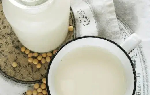 Czy gotowanie mleka sojowego niszczy jego smak i wartości odżywcze? Praktyczne porady