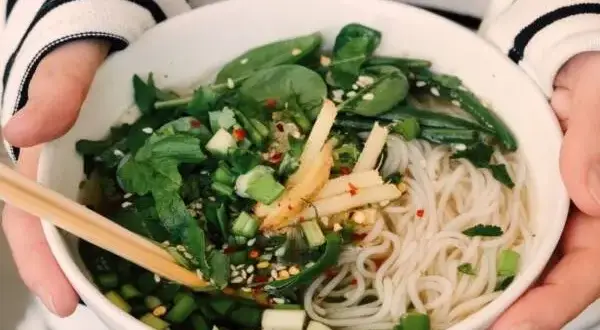 Jak jeść pałeczkami ramen bez frustracji - proste techniki i porady
