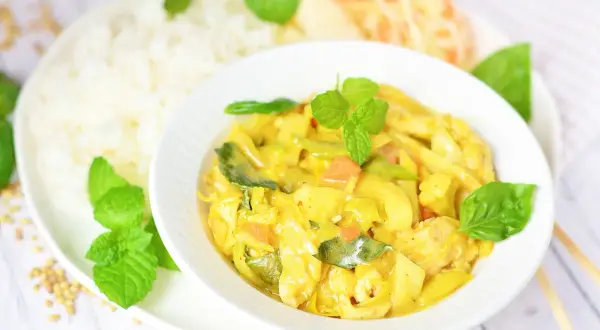 Jakie warzywa do kurczaka curry? Odkryj najlepsze składniki na smak
