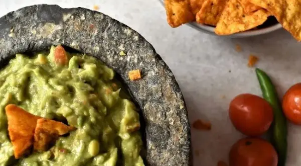 Co to jest guacamole? Poznaj sekrety zdrowego i pysznego dipu