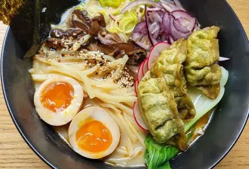 Gdzie zjeść najlepszy ramen? Sprawdź top miejsca i uniknij rozczarowania!