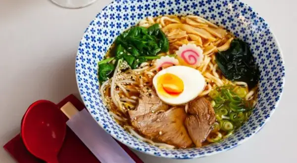 Czy ramen jest zdrowy? Odkryj, co wpływa na jego wartość odżywczą
