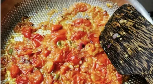 Jak przygotować idealne curry: co podsmaż najpierw, jak „otwierać” przyprawy i nie przesadzić z ostrością