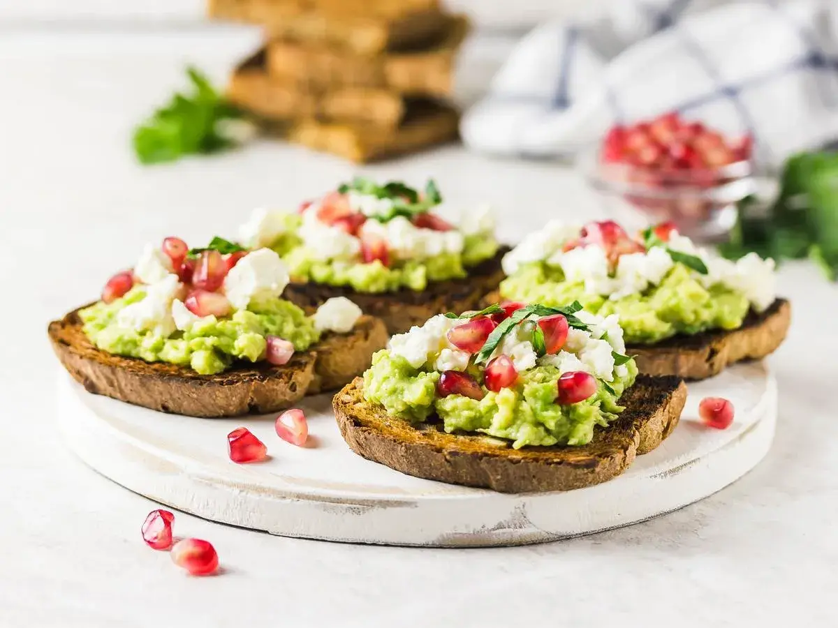Z czym można jeść guacamole? 10 pysznych pomysłów na przekąski