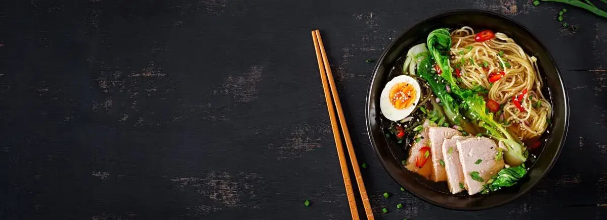 Jak ugotować ramen: prosta receptura na idealny bulion i makaron