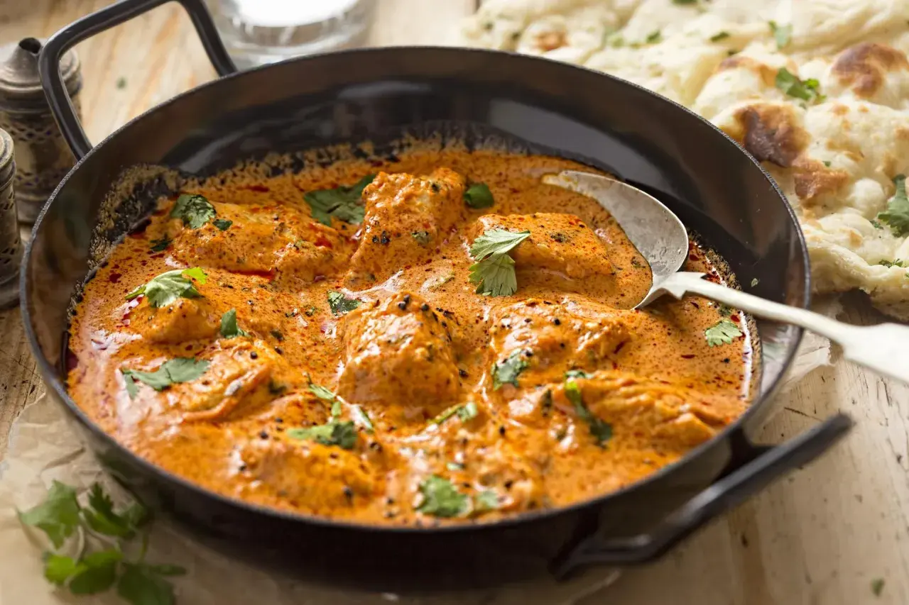 Jak usunąć plamy z curry - sprawdzone metody, które działają