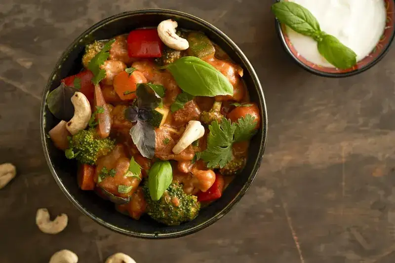 Zdjęcie Jakie warzywa do kurczaka curry? Odkryj najlepsze składniki na smak