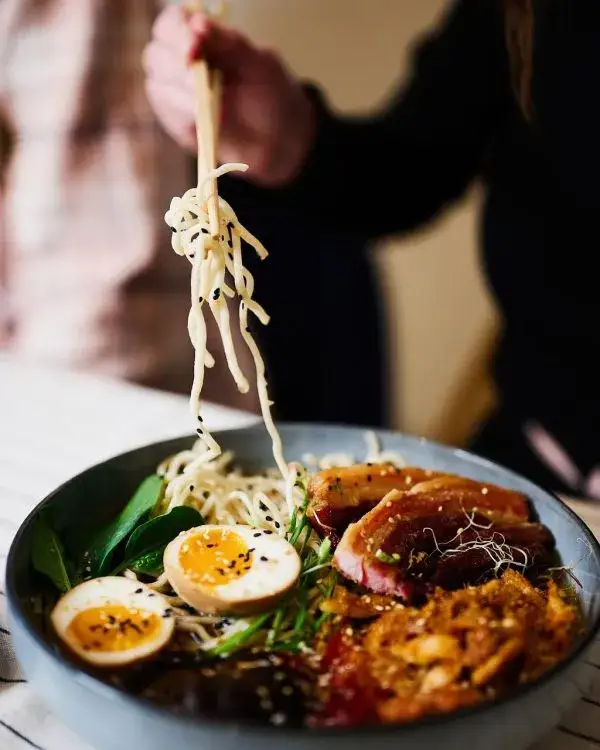 Zdjęcie Jak przygotować pyszny ramen w domu – prosty przepis i porady krok po kroku