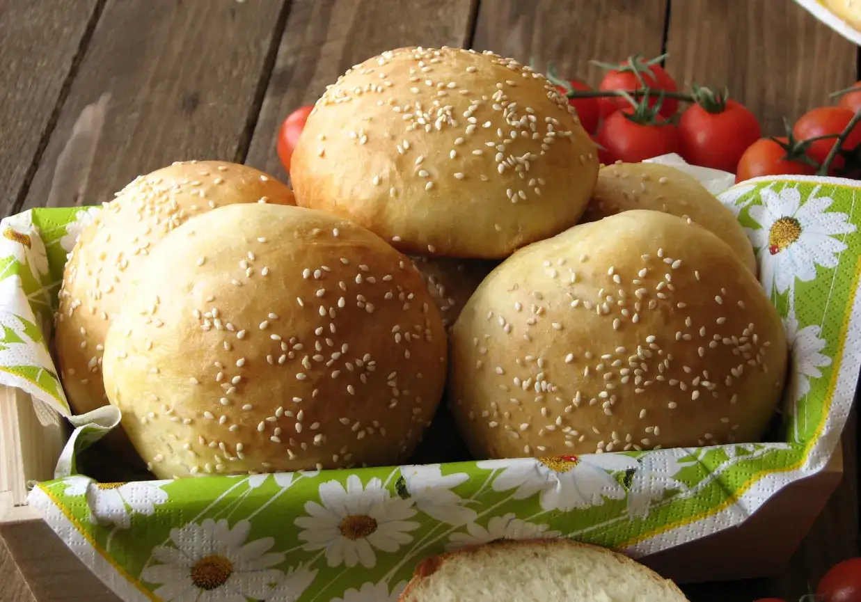 Zdjęcie Jak idealnie przypiec bułki do hamburgerów – uniknij błędów i ciesz się smakiem