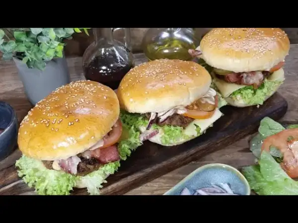 Jak zrobić dobrego hamburgera w domu – proste triki na idealny smak i teksturę
