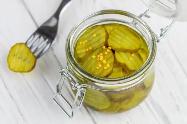 Jak zrobić ogórki w curry – prosty przepis na pyszne pikle
