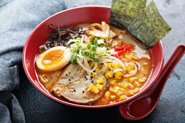 Z czego jest ramen? Składniki, rodzaje i sekrety przygotowania tego dania