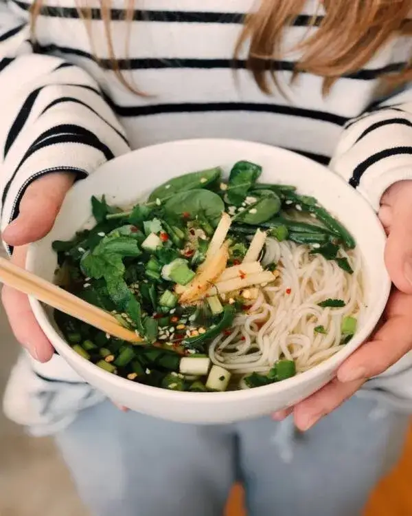 Jak jeść pałeczkami ramen bez frustracji - proste techniki i porady